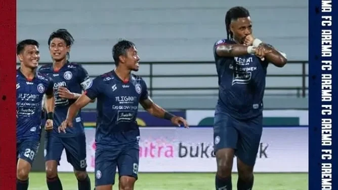 persipura - Taklukkan Persipura, Arema FC Ambil Alih Puncak Klasemen