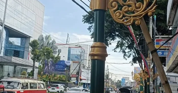 viral lampu hias rusak
