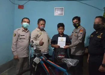 yatim piatu terima bantuan