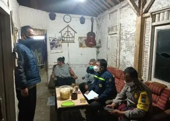 Polisi di kediaman Ponidi yang hilang di hutan