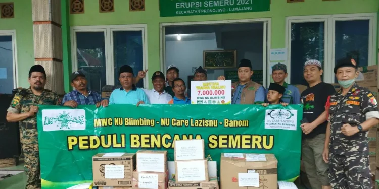 Lazis NU Kecamatan Blimbing serahkan bantuan untuk korban erupsi Gunung Semeru