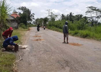 jalan berlubang