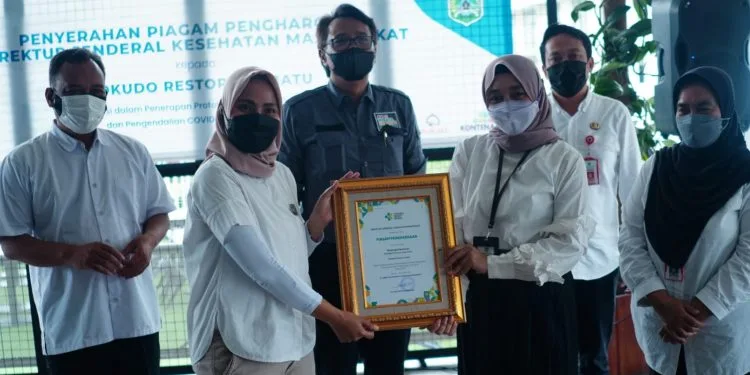 Piagam penghargaan Restoran Kota Batu.