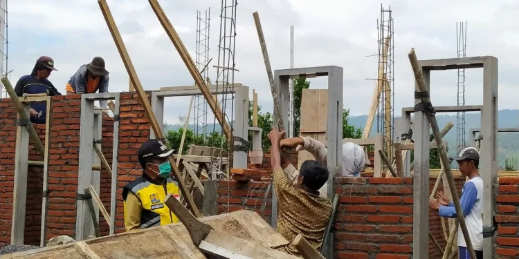 8 Rumah Korban Banjir Bandang