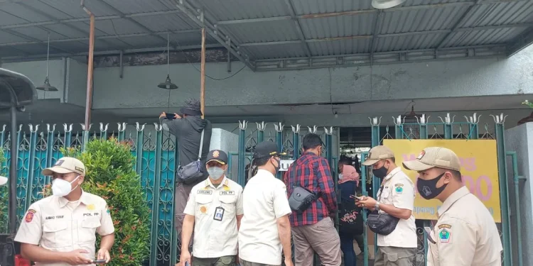 Satpol PP sidang warung jual masakan daging anjing