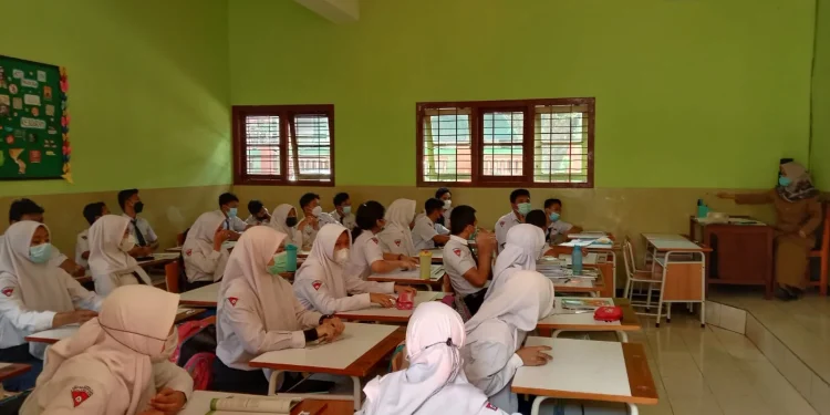 Sekolah tatap muka hari pertama
