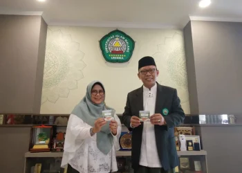 Unisma terima penghargaan.