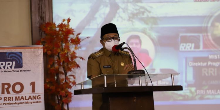 Wali Kota Malang, Sutiaji saat menghadiri serah terima Kepala LPP RRI Malang. Foto: dok