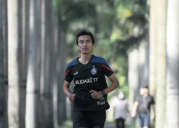Beri Kado untuk Tugu Media Group, Pelari Maraton Eko Cahyono Lari 17 Km