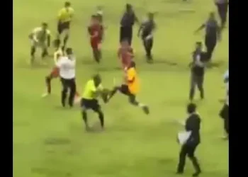 Laga Farmel FC vs NZR Sumbersari FC Ricuh, Pemain Keroyok Wasit