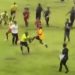 Wasit dikeroyok dalam pertandingan Farmel FC vs NZR Sumbersari FC. Foto: tangkapan layar YouTube al fatih chanel