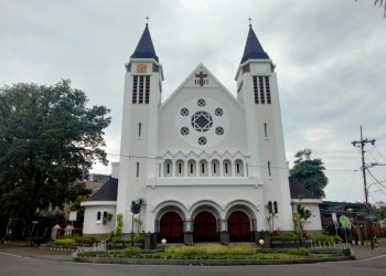 Gereja Katedral St Perawan Maria Gunung Karmel di Jalan Ijen Kota Malang. Foto: Damianus Darfin Mais-Siti Ayu Devina
