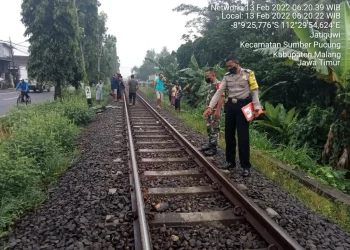Ibu dan Bayinya Tewas Tertabrak Kereta Api Penataran di Sumberpucung