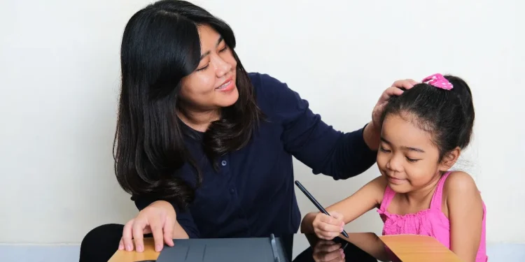 Ilustrasi penggunaan gadget pada anak. Foto: dok