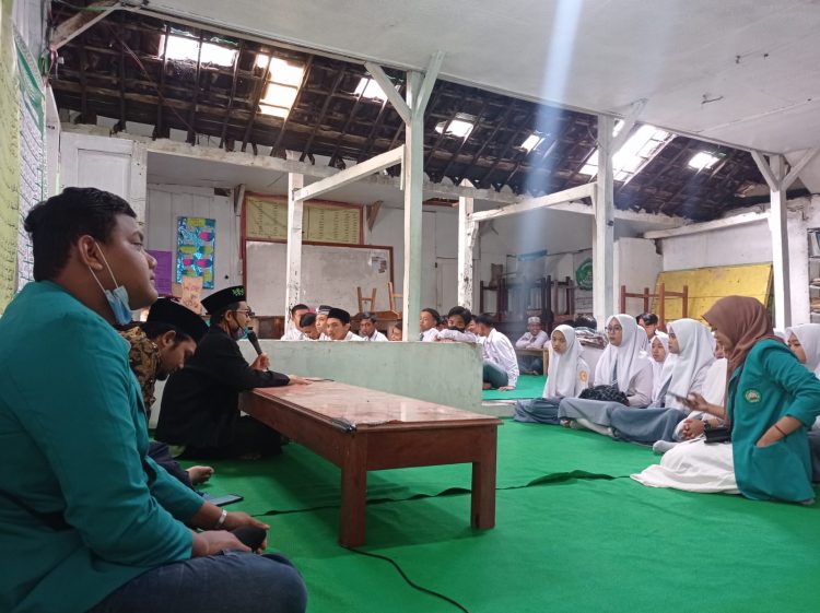 Edukasi pernikahan dini di Madrasah Aliyah Mafatihul Huda, di Desa Madiredo, Kecamatan Pujon, Kabupaten Malang. Foto: dok