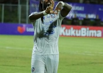 Selebrasi Carlos Fortes usai menjebol gawang Persita Tangerang. Foto: Arema FC