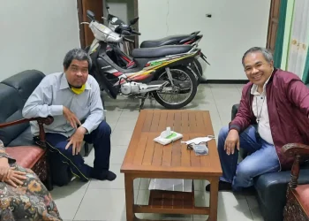 Di Hari Pers Nasional Dr Aqua Dwipayana Besuk Dua Wartawan Senior yang Sakit