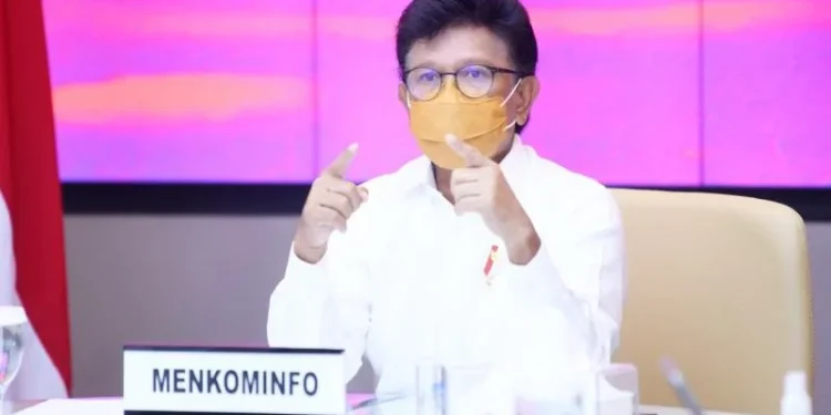 Menkominfo Johnny G. Plate dalam Webinar Perkumpulan Investor Pasar Modal Indonesia: Investing and Trading Summit, secara virtual dari rumah dinas, Jakarta Selatan, Jumat (18/02/2022).
