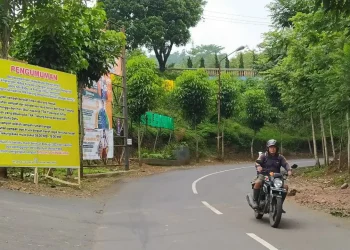 banner - Banner Protes Bau Sampah Menyengat Terpasang di TPA Tlekung