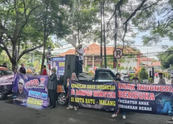 aksi massa warnai sidang SMA SPI dugaan kasus pelecehan seksual