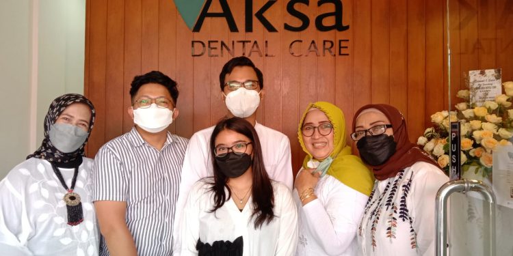 Pendiri Aksa Dental Care yang juga sebagai owner adalah Andrawina Aisyah Dewanti (Wina), Hendito Khairansyah Putra (Dito), dan Hardhika Oktarianda Fachri (Hof). 