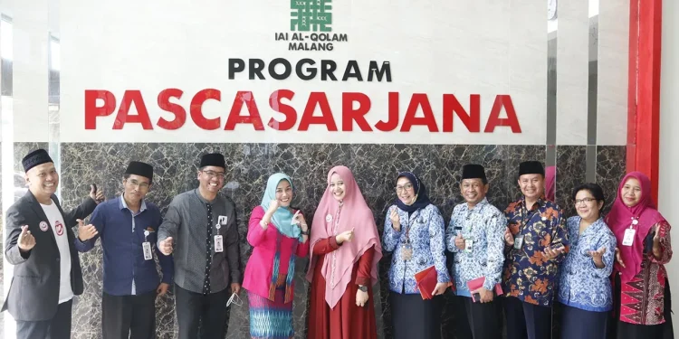 Istri Wabup Malang bersama pengurus PSGKI Pascasarjana IAI Al-Qolam.