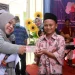 anak yatim - Suka Cita Lansia dan Anak Yatim saat Dapat Hiburan dari Tugu Media Group