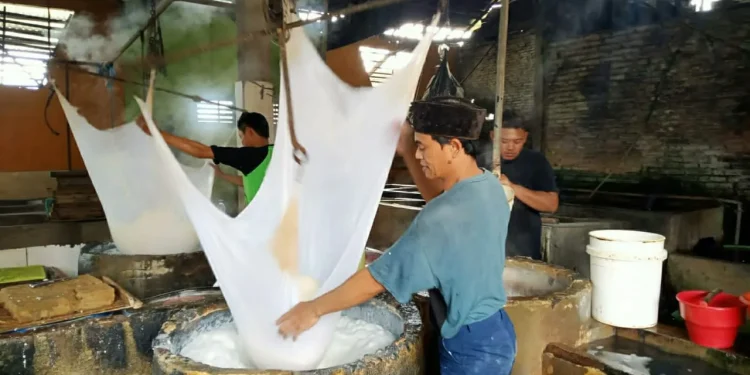 Pengrajin tahu di kota batu