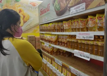 Minyak Goreng Kemasan Tak Lagi Rp 14 Ribu, Ibu Rumah Tangga: Goreng Pakai Pasir Aja