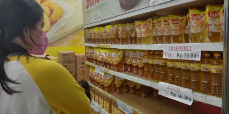 minyak - Minyak Goreng Kemasan Tak Lagi Rp 14 Ribu, Ibu Rumah Tangga: Goreng Pakai Pasir Aja