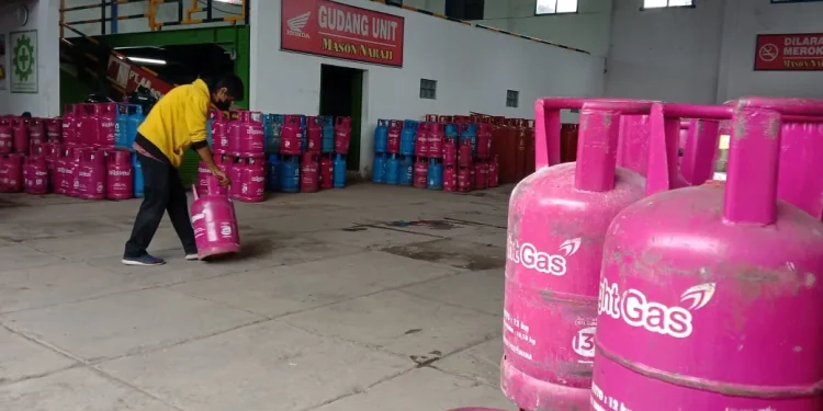 LPG non subsidi yang ada di PT Mason Naraji Kota Malang. Foto: M Sholeh