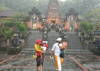 Pura Luhur Dwijawarsa Kota Malang Batasi Jumlah Jemaat