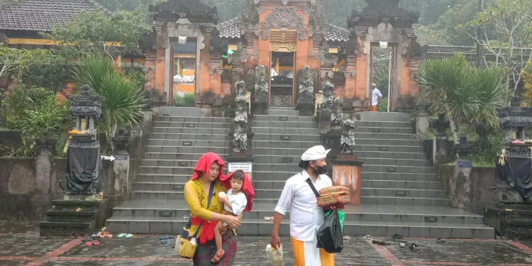 pura - Pura Luhur Dwijawarsa Kota Malang Batasi Jumlah Jemaat