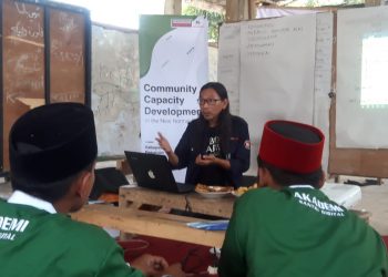 Pelatihan jurnalistik di Pondok Pesantren Ar-Roudloh Berbaur, Pasuruan. Foto: dok Averroes