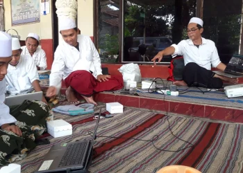 averroes - Averroes Latih Santri Ponpes Roudlotul Muttaqin Probolinggo Live Streaming dengan Perangkat Sederhana