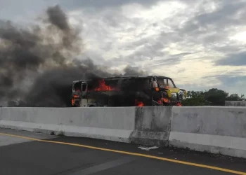 Bus Menuju Malang Terbakar di Tol Pandaan