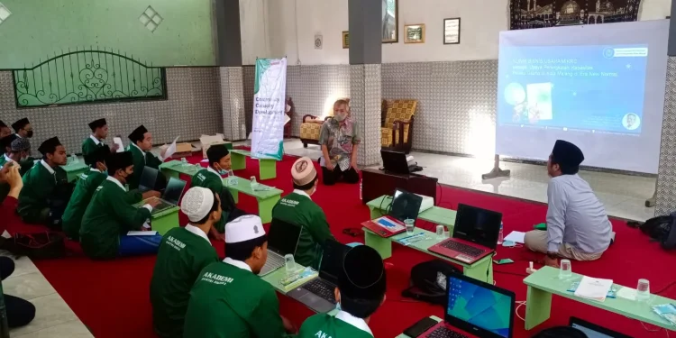 Antusiasme peserta berdiskusi bersama narasumber guna mengupas tentang digital marketing. Foto: dok