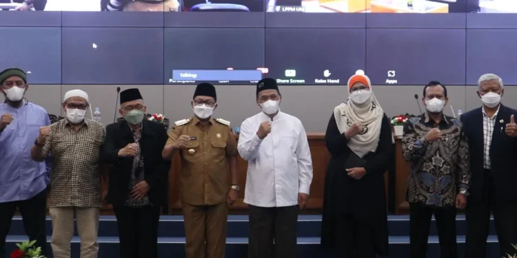 UM - UM Kupas Literasi Jaminan Produk Halal dalam Mendukung Pengembangan Ekonomi Pariwisata Halal Indonesia