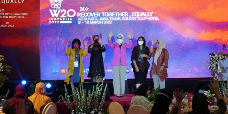 Perhelatan pembukaan Woman 20 (W20) Presidensi Indonesia di Golden Tulip. Foto: dok