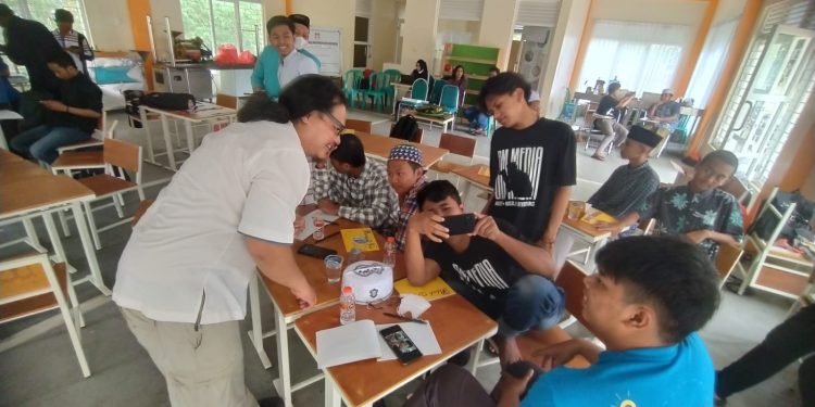 Workshop Multimedia Journalism 2022 di Pondok Pesantren (Ponpes) Bahrul Maghfiroh, pada Sabtu (12/3/2022). Foto: PFI Malang