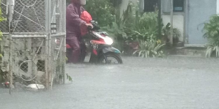 Banjir yang terjadi di Kelurahan Samaan, Kecamatan Klojen, Kota Malang. Foto: M Sholeh
