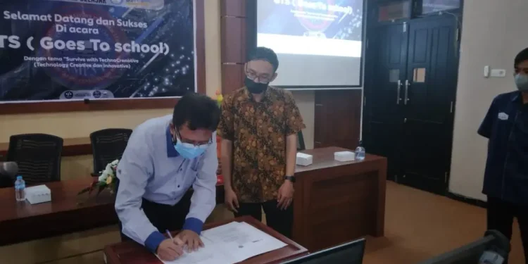 school - Melalui Goes to School, Unikama Jalin Kerja Sama Dengan SMK Al Kaaffah