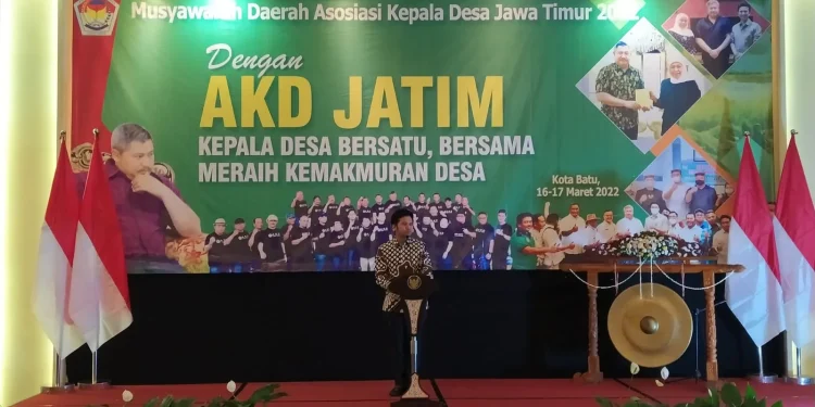 kemiskinan - Angka Kemiskinan di Jatim Turun, Emil Dardak Puji Para Kepala Desa