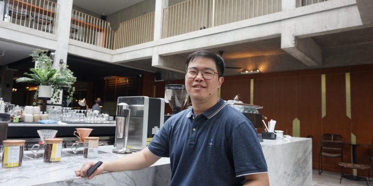 Yohan Gunawan, alumni Universitas Ma Chung yang sukses merintis bisnis kafe. Foto: Feni Yusnia