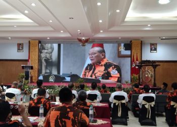Ketua MPW PP Jawa Timur, La Nyalla Mattalitti saat memberikan sambutan secara daring membuka Diklat Kaderisasi Kualifikasi Utama yang digelar di Kota Batu, pada Jumat (25/3/2022). Foto: Ulul Azmy