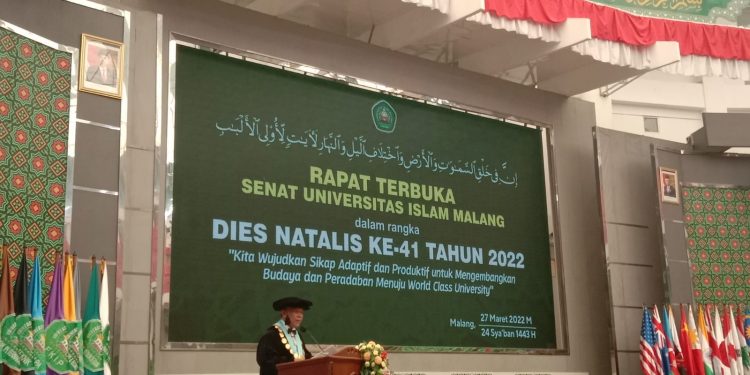 Rektor Unisma, Prof Maskuri menyampaikan pidato dalam Dies Natalis ke-41 Unisma. Foto: M Sholeh