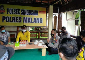 singosari - Polsek Singosari Ciptakan Suasana Kondusif dengan Ngipok Ngerab