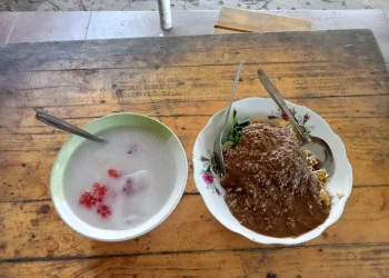 Menikmati Rujak Cingur Nusabarong, Cocok Dipasangkan dengan Kolak Mutiara