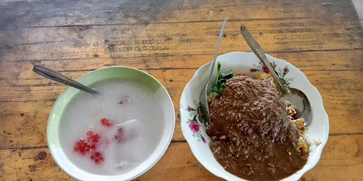 rujak - Menikmati Rujak Cingur Nusabarong, Cocok Dipasangkan dengan Kolak Mutiara