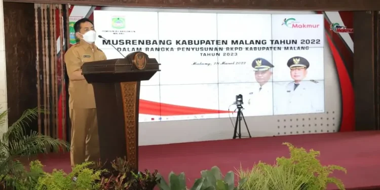Kepala Bappeda Kabupaten Malang, Tomie Herawanto saat menyampaikan sambutan di Musrenbang Kabupaten Malang, pada Senin (28/3/2022). Foto: Humas Pemkab Malang